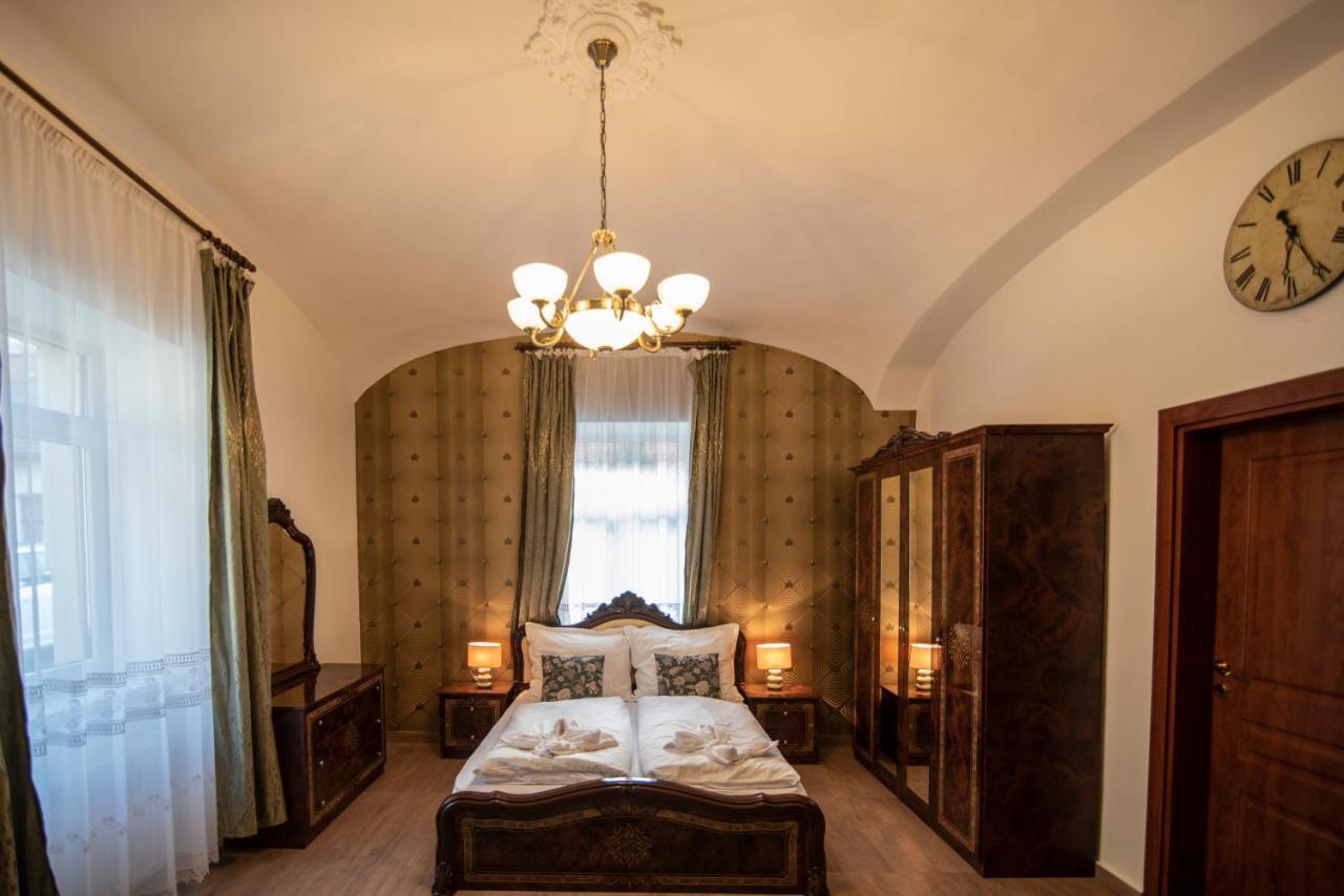 My-Lord Luxapartman Eger Buitenkant foto